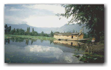 �X���i�K���̃{�[�g�n�E�X